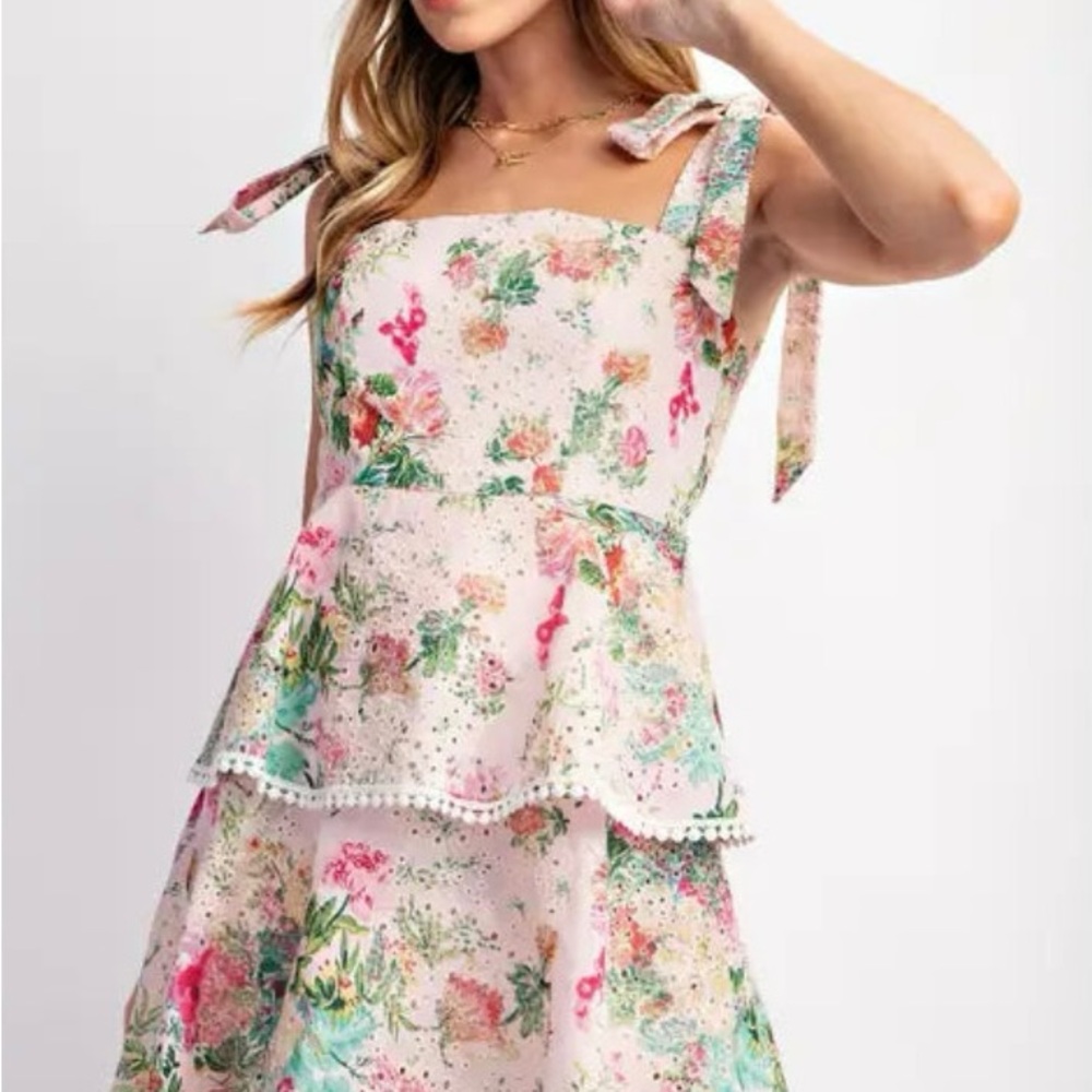 NWOT SIZE M Floral Tiered Eyelet Dress with Bow Straps (zip in on side)